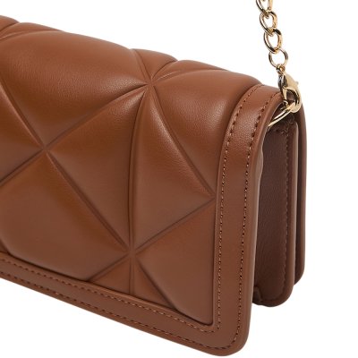 THE EMBOSSED Q WALLET ON CHAIN